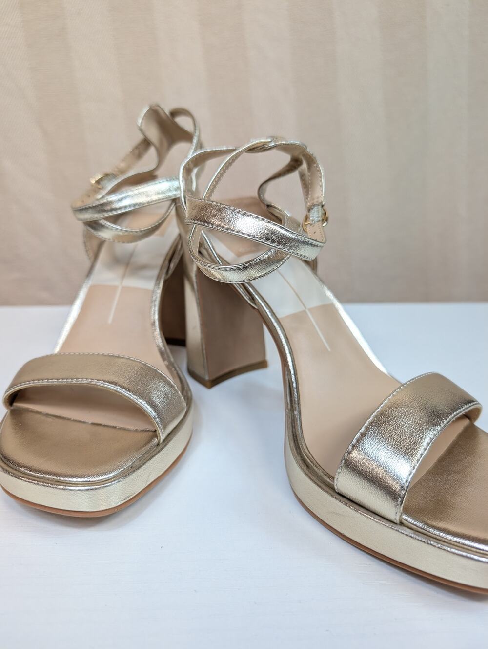 Dolce Vita Women's Size 8.5 Ozzy Platform Sandal Lightgold color (0938)